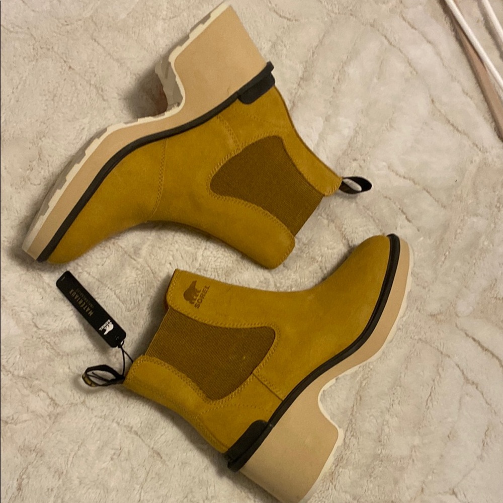 New Sorel Hi Line Heel Chelsea Yellow and Brown Ankle Boots with Chunky Sole